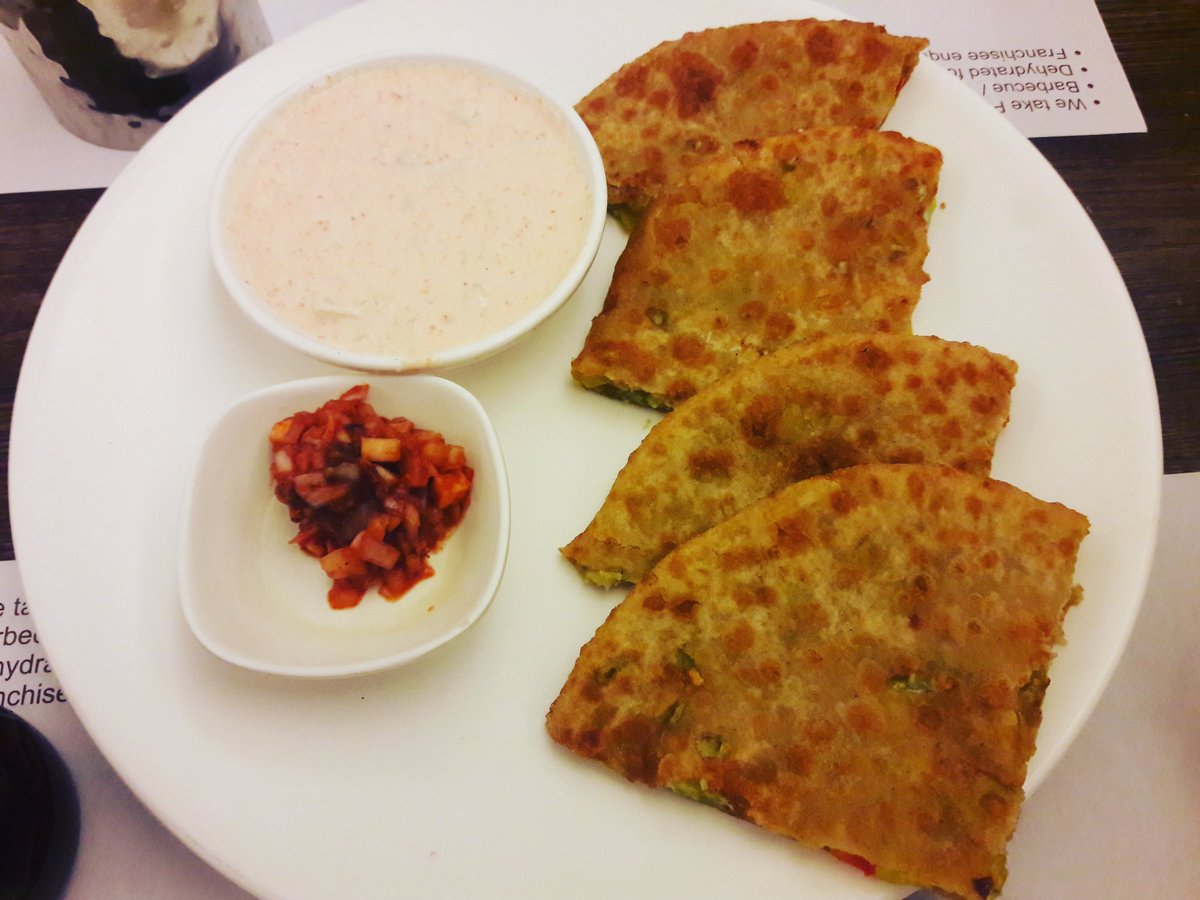 FoodieLegally's tweet photo. Well, hello Mr. Favourite day ππ
Welcoming my Sunday with Funday food ππππ
#stuffparatha #mangopickle #raita #foodie #foodporn #foodgasm https://t.co/O0idMXeHNO