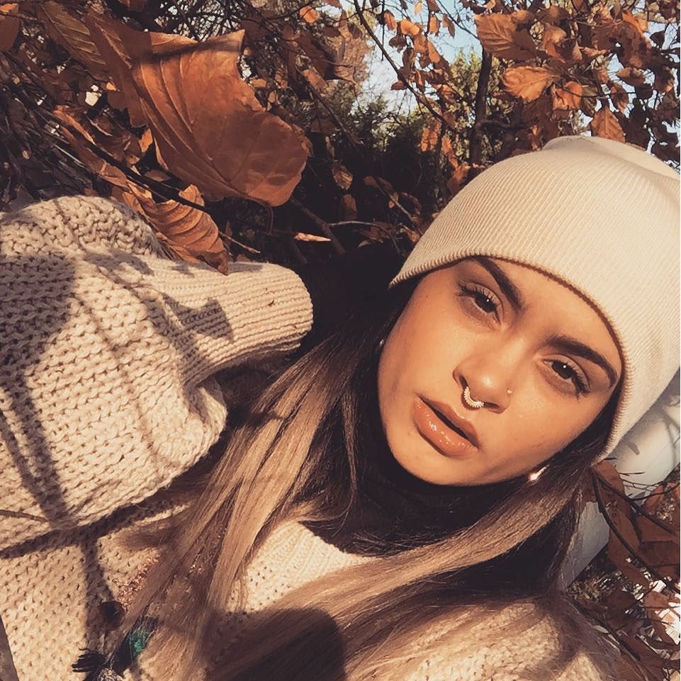 SevynxGabi's tweet photo. "Hello Fall..." 🍁🍂🍁 https://t.co/CTThF6Kxj9