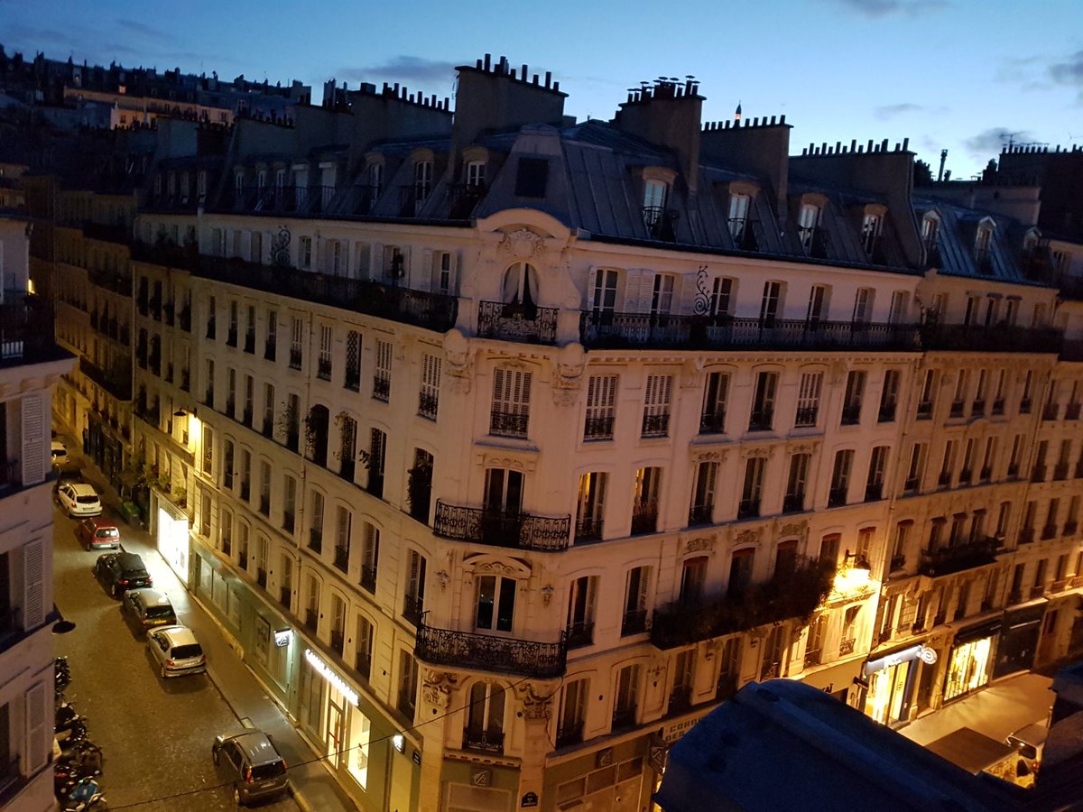 golangdevro's tweet image. 7am Paris, one day away from #dotGo #golang