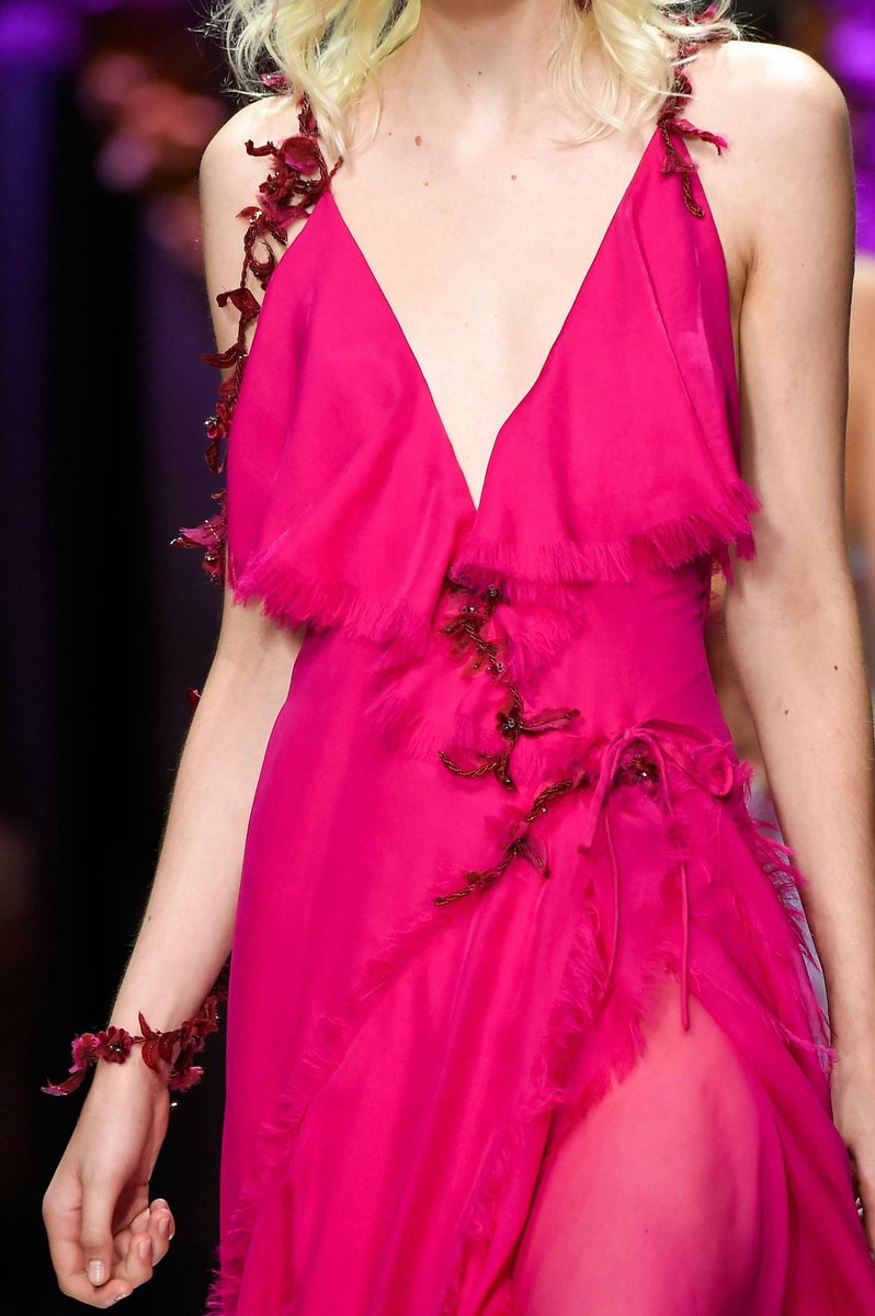 CGdrawing's tweet photo. Atelier Versace  2015 https://t.co/5wTQCDjuCm