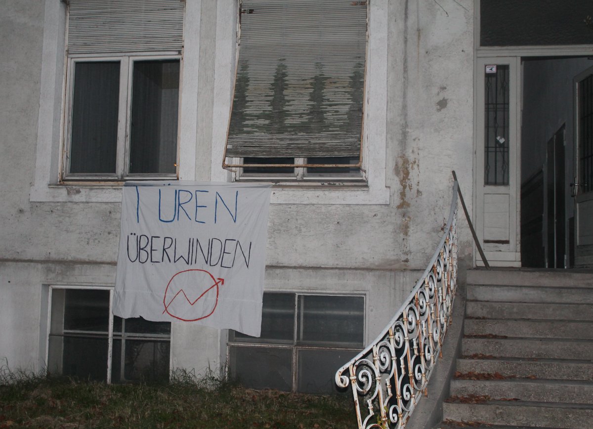 fuer_lau_haus's tweet photo. Durfte in der Bodenseestr. 28 nicht bleiben Aber ich habe ein neues Zuhause gefunden: die Kuvertfabrik in der Landsbergerstr. 444. #squatmuc https://t.co/tfjSOhF3Lr