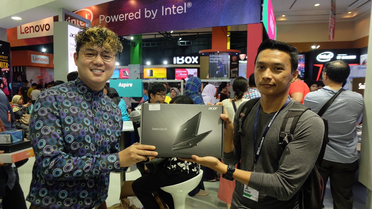 acerID's tweet photo. Selamat kepada para pemenang Eye Tracking Challenge di booth Acer! #Indocomtech2017 https://t.co/CSCdm4FpBv