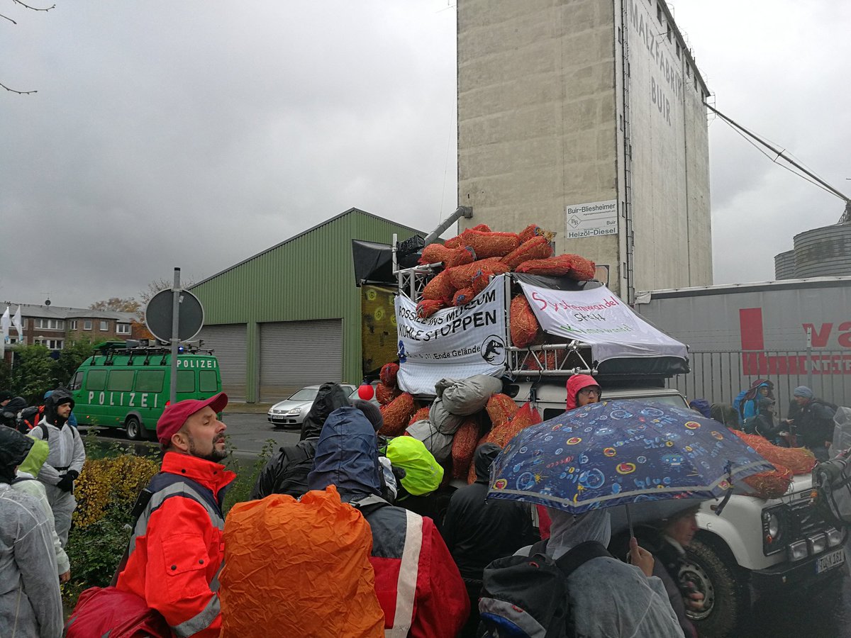 KlimaKolle's tweet photo. We are ready  for #EndeGelaende! #ClimateJustice #Kohleausstieg https://t.co/DoiWFIZp7h