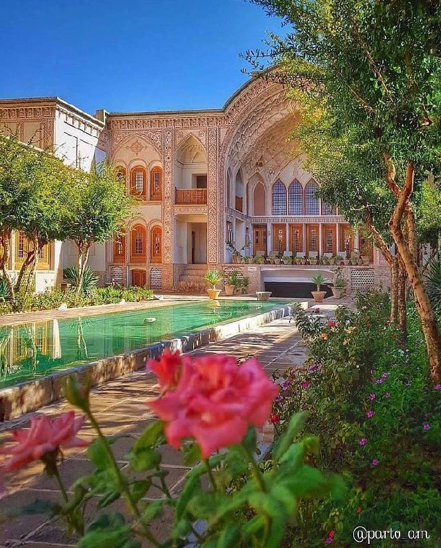 Iran_Style's tweet photo. The heavenly #Persian #garden at the historic #AmerihaHouse, #Kashan, #IRAN. #PartoAM @HotelAmeriha #architecture #PersianGarden #travel https://t.co/Dab9CBc1kt