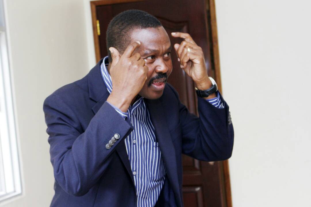 mnicklausevans's tweet photo. Some complains that your agents are charging airtime for 500 at 600
There response
Kindly load the money on mobile money and buy airtime using that
@paulsenabulya help me understand
Can u load 500 mobile money and secondly what kind of response is that
Wow just wow https://t.co/CQEw6ikzGz