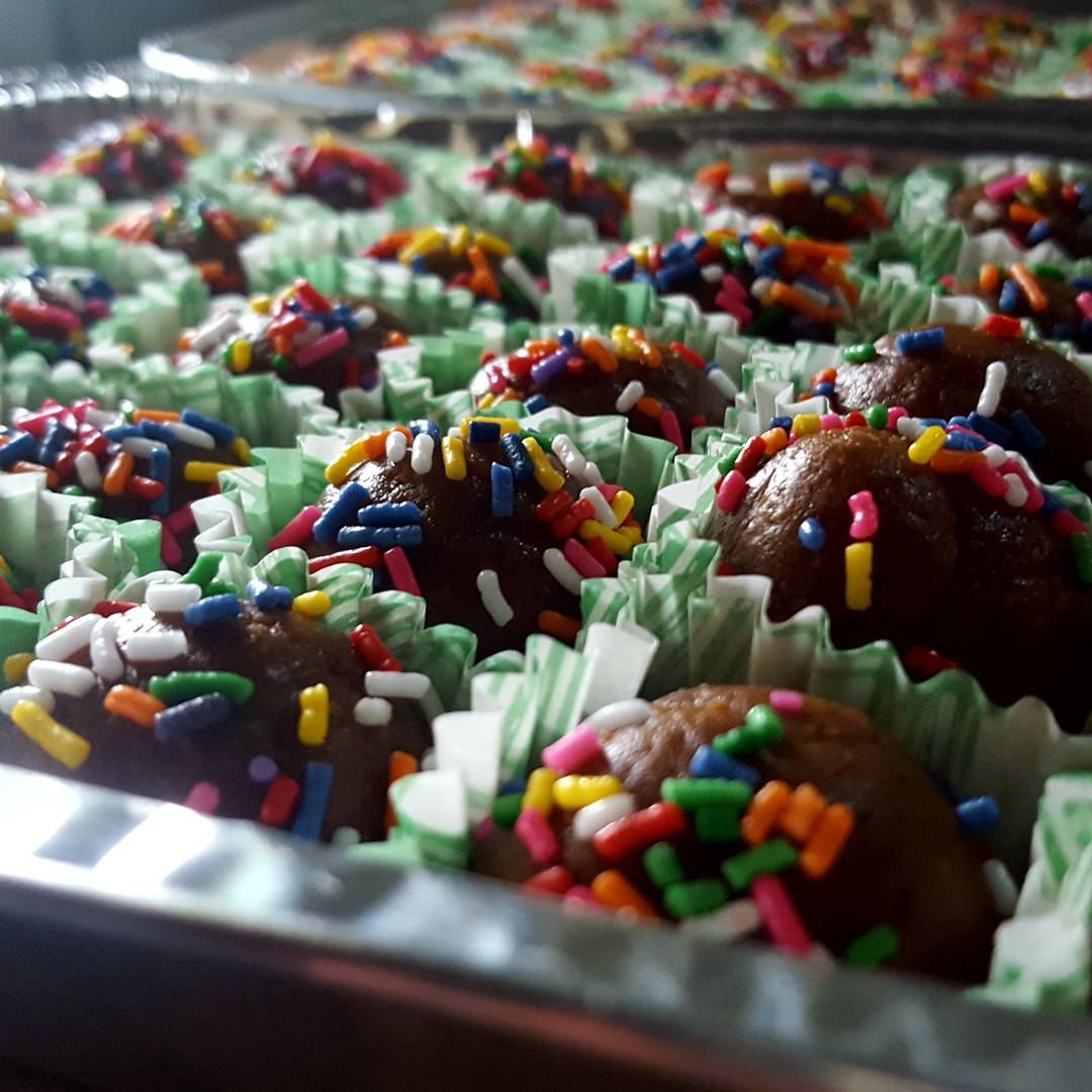 markedward21's tweet photo. Graham Balls de Chokolate is ππππ
#Grahamballs
#chocolate
#sweets https://t.co/i7ymJgBnPT