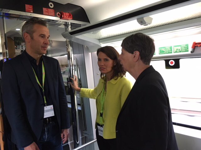 DIHK_News's tweet photo. Weil wir Rückfragen hatten: Christoph Petri hat im #TrainToBonn unsere Mittelstandsinitiative Ebergiewende und Klimaschutz vorgestellt https://t.co/WvgiWcBixm