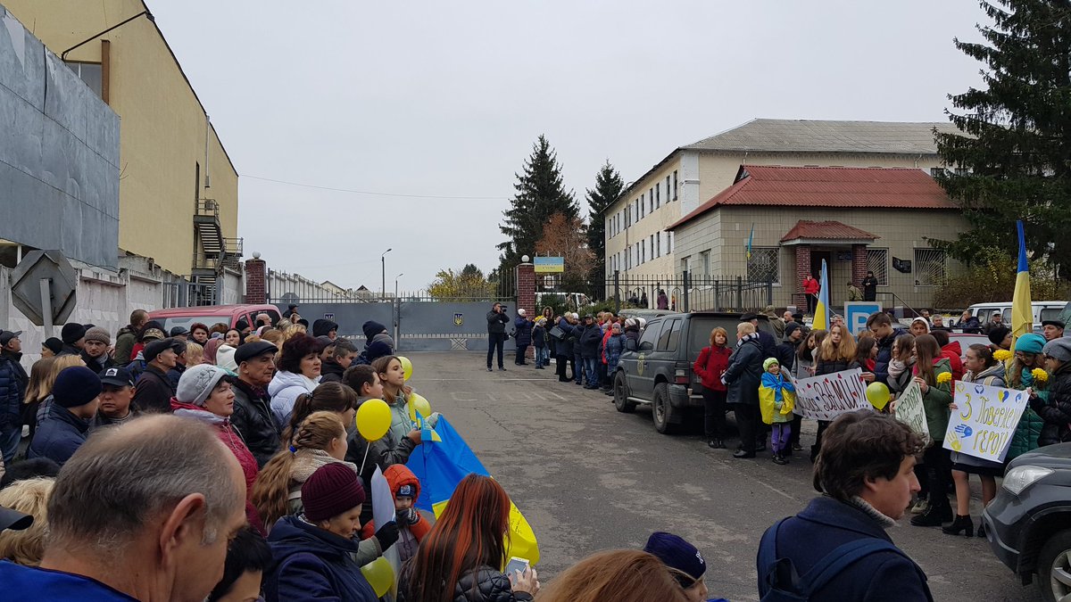 Price_Cap_UA's tweet photo. Біла Церква чекає на вихід і святкове проходження 72 бригади імені Чорних Запорожців вулицями міста!
Слава ЗСУ! https://t.co/3QT4zYoeZj