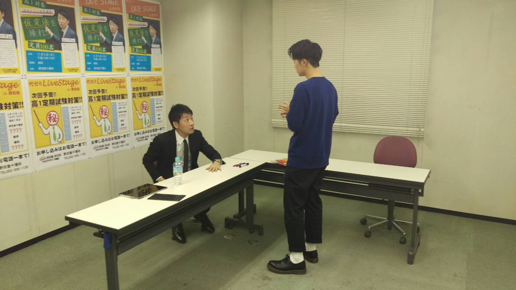O Xrhsths 野田塾 高校部 Sto Twitter 野田塾 千種校にて ライブステージ開催中 授業の終わった谷川先生とのサイン会 握手会タイム いつもは画面 の中にいる先生と話すことができて 生徒たちもとても楽しそうです 野田塾 高校部 ライブステージ 谷川学 サイン