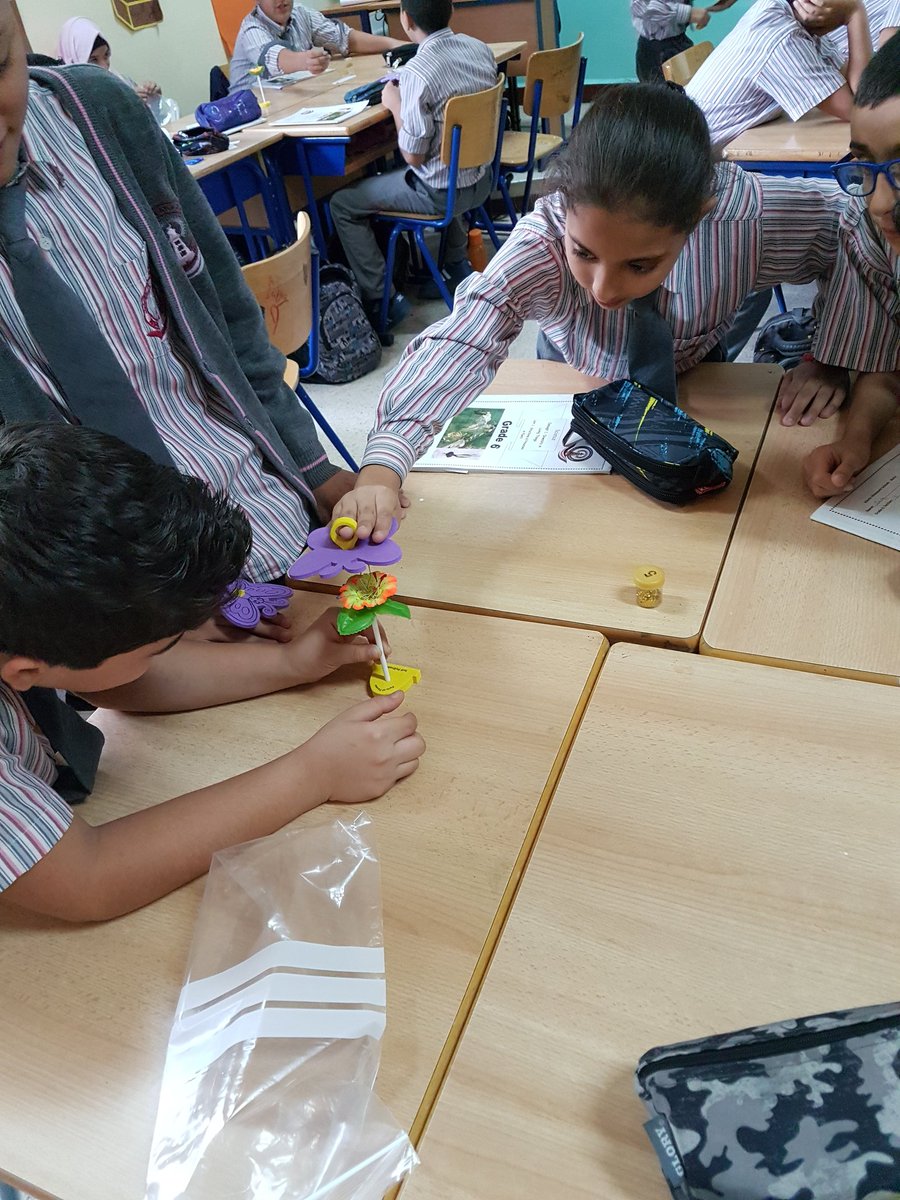 FatimaBasrawi's tweet photo. #STEMactivity #interactivemode #crosspollination #selfpollination @MakAishaSchool https://t.co/hJFqAzGR83