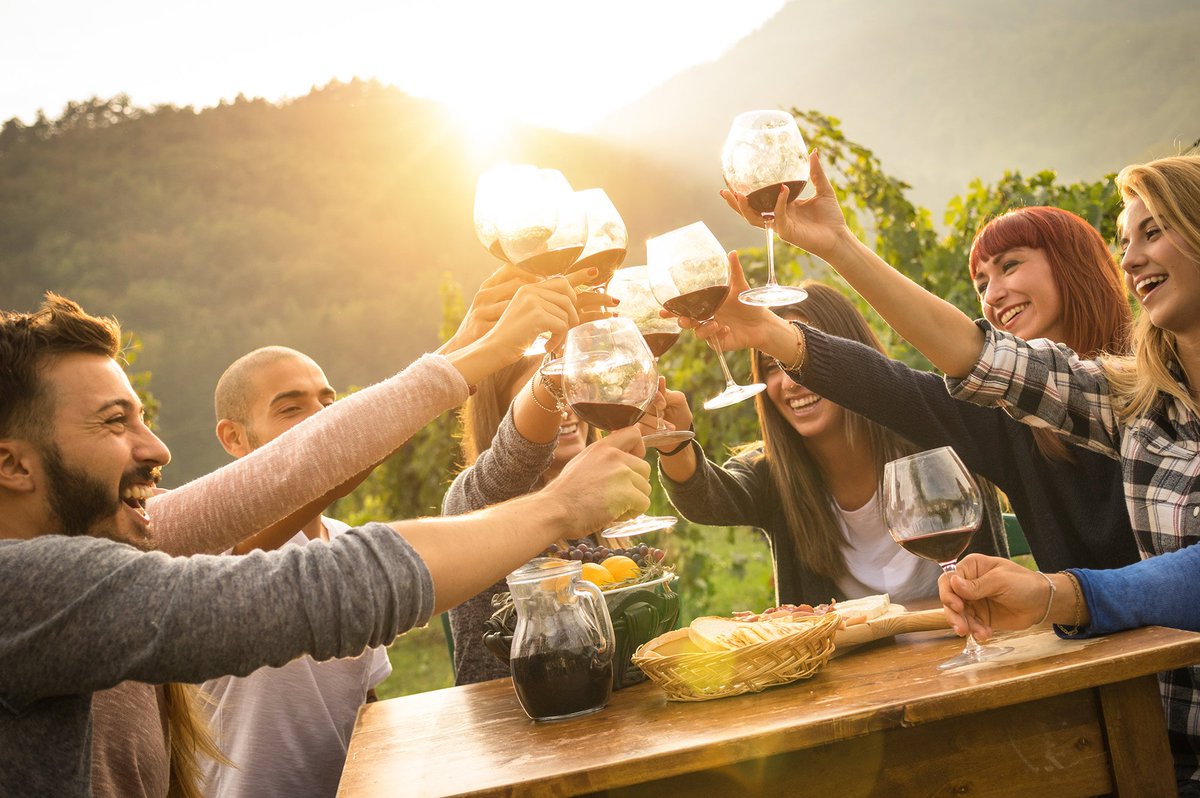 vinostravel's tweet photo. El #enoturismo está de moda en #España https://t.co/FoeqVPijnr @VinosTravel #Bodegas #Divinos #Catas #Gastronomia #Travel #Moda #Rutas https://t.co/8Mgix5oajD