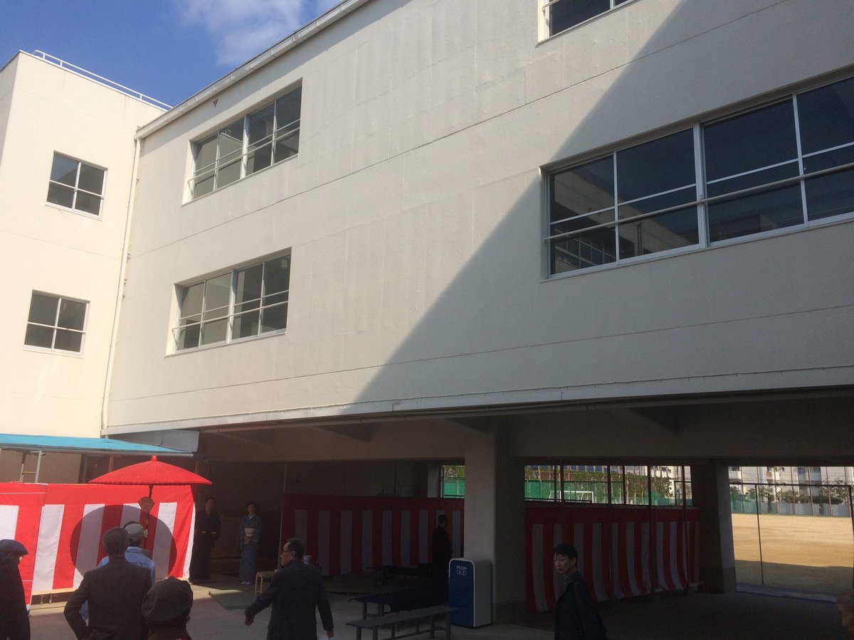 木戸崇之 على تويتر 母校 高槻高校 えらいことになってました 共学になる以上に驚愕です 管理棟と 部室のあったグラウンド近くの ピロティ上以外は 違う学校です