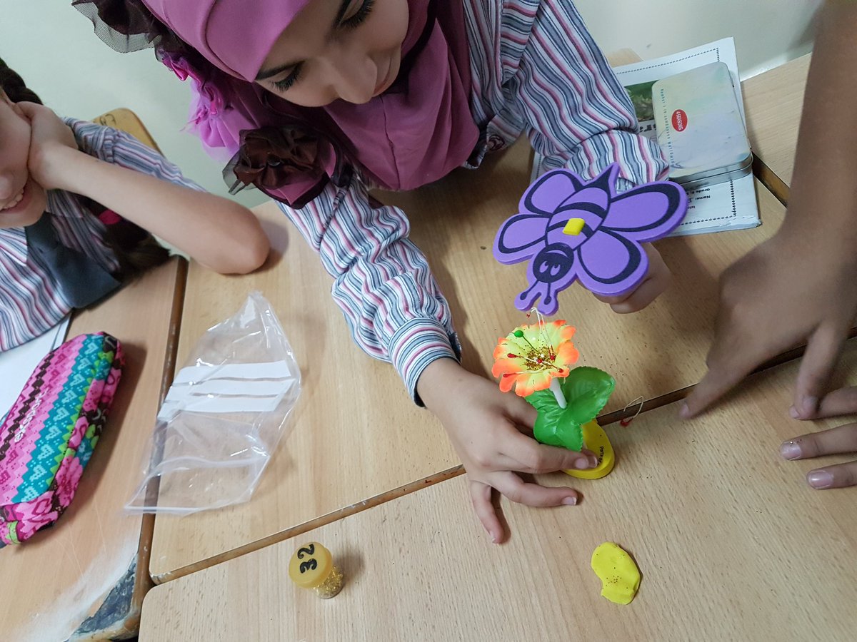 FatimaBasrawi's tweet photo. #STEMactivity #interactivemode #crosspollination #selfpollination @MakAishaSchool https://t.co/hJFqAzGR83