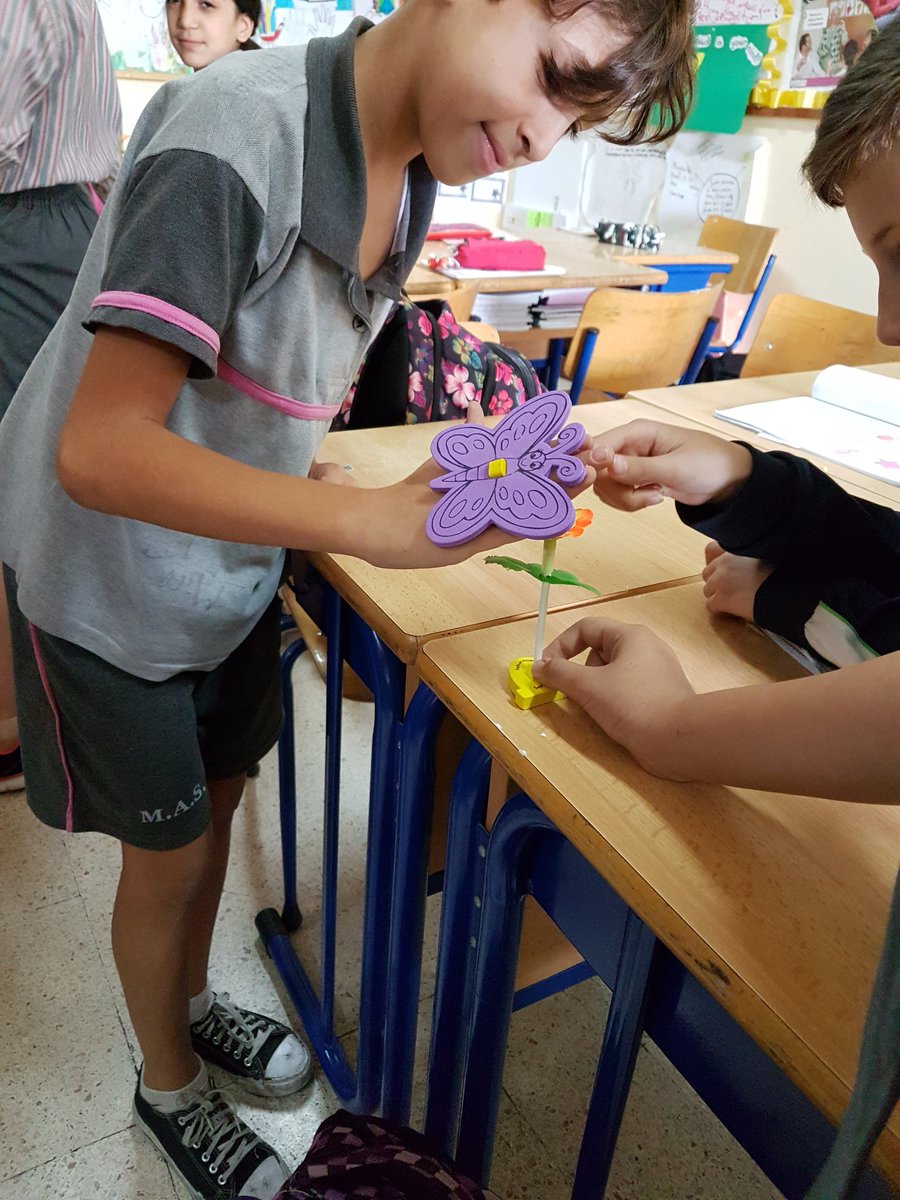 FatimaBasrawi's tweet photo. #STEMactivity #interactivemode #crosspollination #selfpollination @MakAishaSchool https://t.co/hJFqAzGR83