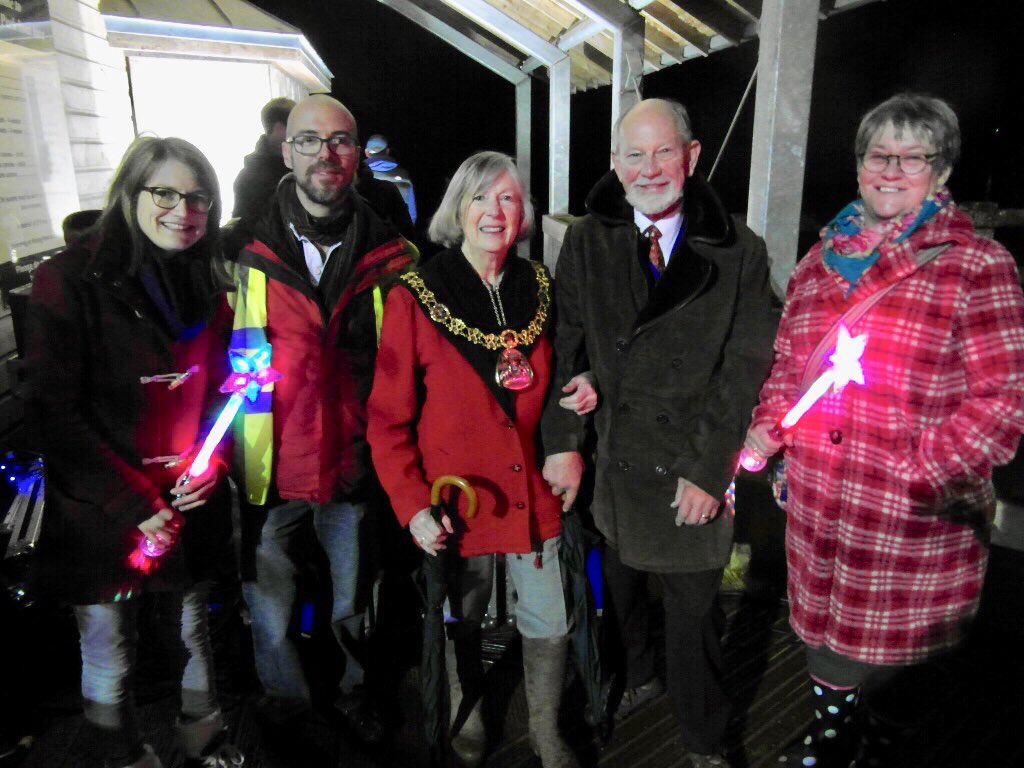 Mayor_TWBC's tweet photo. At the fab 60th Dunorlan fireworks display with @_DAVSS_ Mayor’s charity who received a very generous £1000 cheque from @RTW_Round_Table https://t.co/wB6EQsPVUX