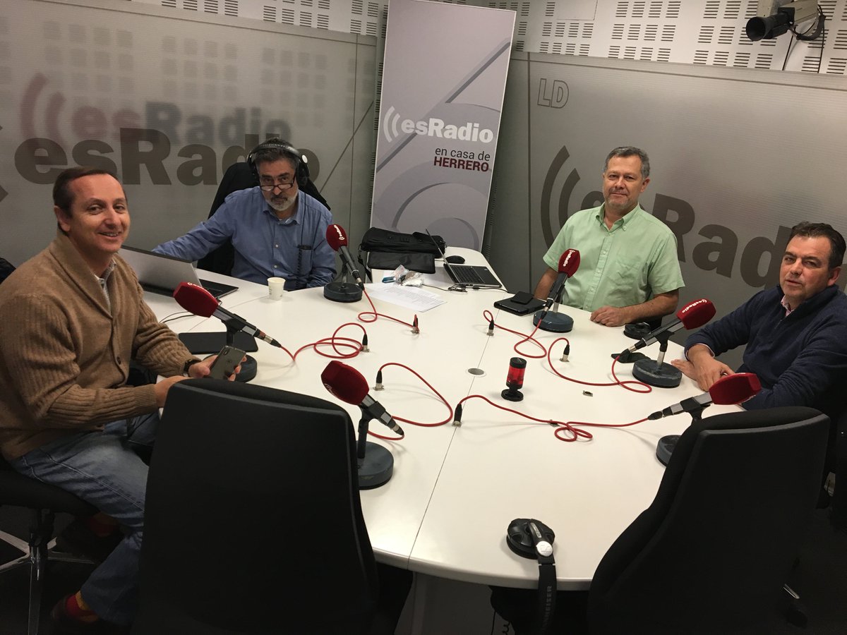 carmencarbo's tweet photo. Los contertulios de hoy de @ldpsincomplejos en @esRadio: @AsisTimermans, @carloscuestaEM y @juanferobles
#SinComplejos https://t.co/JxIM69cTGV