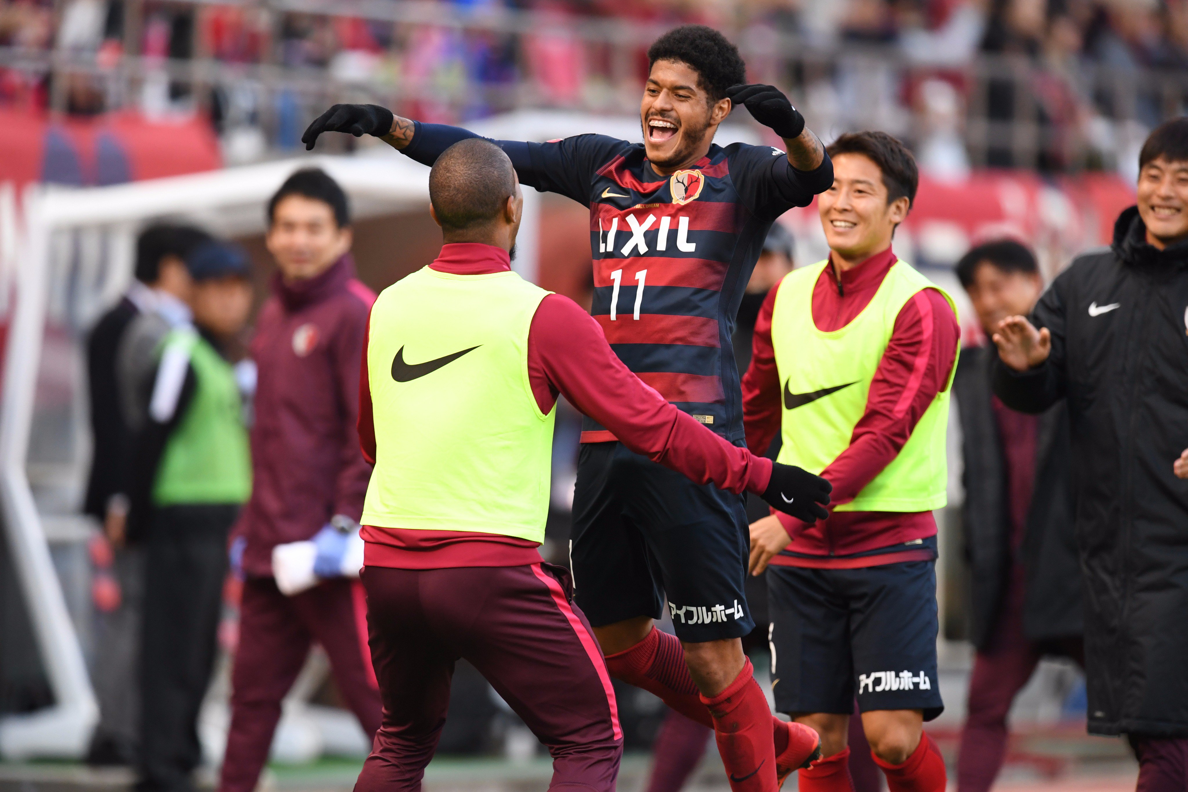 サッカーダイジェスト 新着記事 J１採点 寸評 鹿島 １ ０ 浦和 レアンドロが値千金の決勝点 浦和の代表５人組の評価は T Co Rq3pamhsby Jリーグ 鹿島アントラーズ Antlers 浦和レッズ Urawa 連覇 王手 採点 T Co