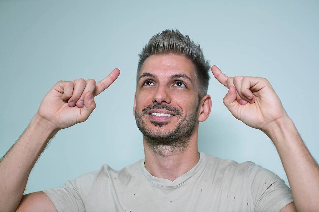 New hair 💁🏼‍♂️ ... also dropping EP tomorrow https://t.co/s2Zrk9WuAj