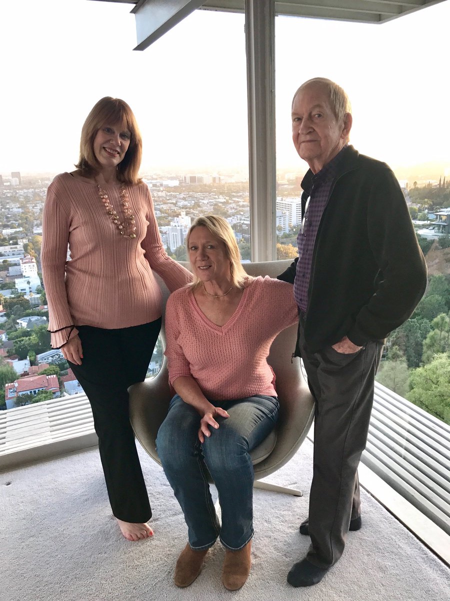 EleanorSchrader's tweet photo. A most delightful evening at #StahlHouse #CaseStudyHouse22 with Shari Stahl Gronwald & Louis Wiehle, FLLW apprentice. https://t.co/7htsmFpojM