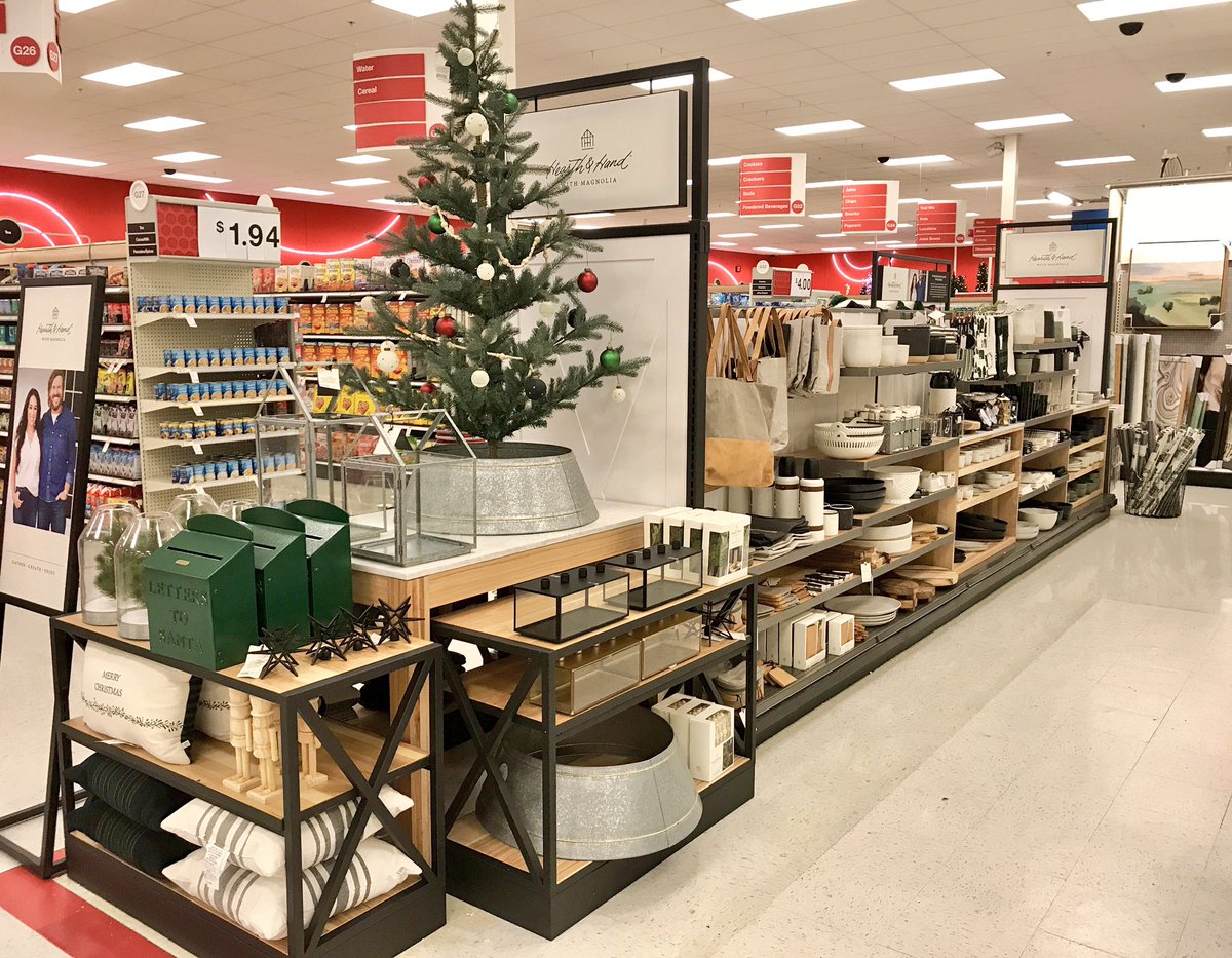 LizAndrevich's tweet photo. #bestdayever at #target T2070 is pumped for the #HearthAndHand  launch! https://t.co/1CEXoSAfqk