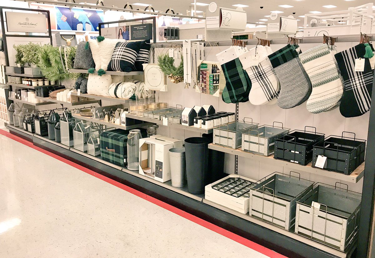 LizAndrevich's tweet photo. #bestdayever at #target T2070 is pumped for the #HearthAndHand  launch! https://t.co/1CEXoSAfqk