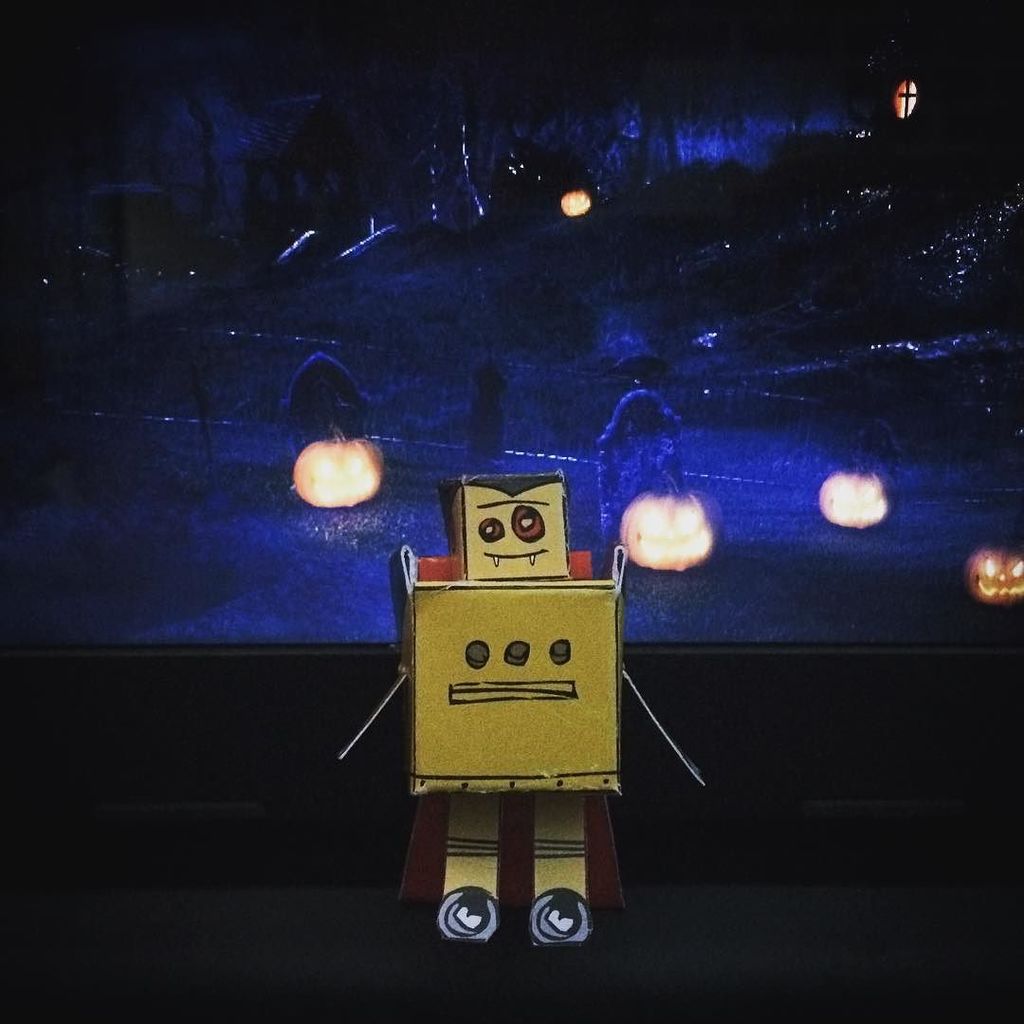 laurenceHR's tweet photo. #VampireRobot thanks to @Instructables #DIY https://t.co/4BT5PjWgss