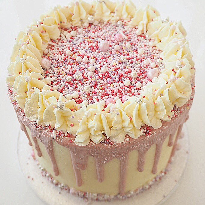 Pink unicorn sprinkle drip cake 🦄💗 The perfect girlie birthday cake. Sprinkles from @bakesbox #cake #birthdaycake #birthday