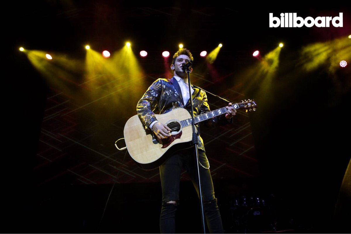 BillboardArg's tweet photo. Anoche @_ruggero tocó en dos formatos -acústico y eléctrico- en el @PopUpMusicFest. Además fue uno de los invitados de @AbrahamMateo ✨🎶 https://t.co/PRkpoUA6iq