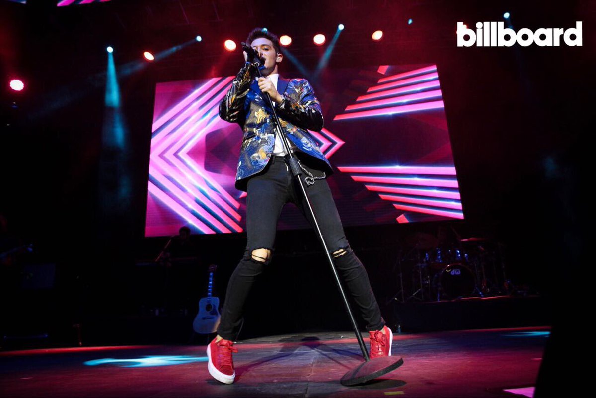 BillboardArg's tweet photo. Anoche @_ruggero tocó en dos formatos -acústico y eléctrico- en el @PopUpMusicFest. Además fue uno de los invitados de @AbrahamMateo ✨🎶 https://t.co/PRkpoUA6iq