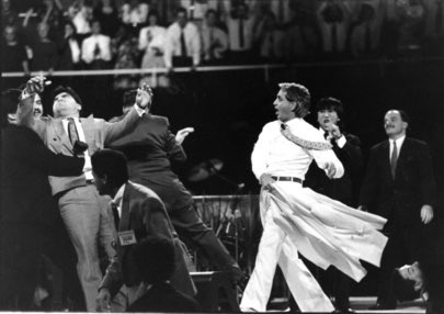 matthewdaniel34's tweet photo. Let the bodies hit the floor
Let the bodies hit the floor
Let the bodies hit the floor
Let the bodies hit the...FLOOORRRR!!!!!
#FallBack2017 https://t.co/687g5GhF3S
