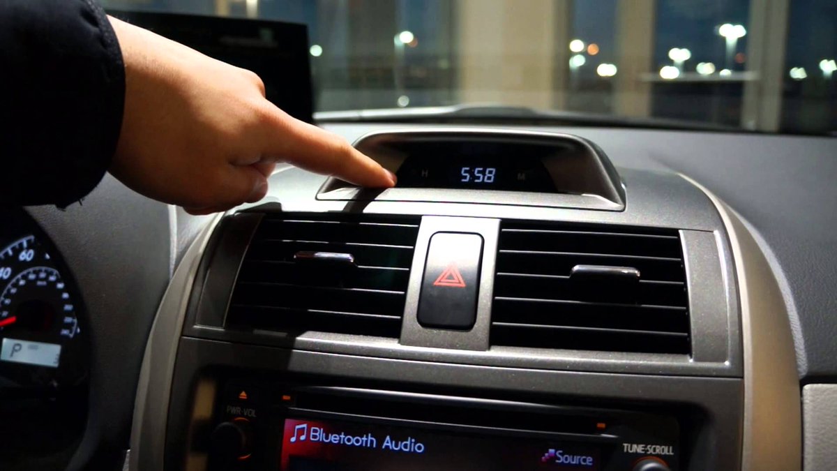 GDOTSoutheast's tweet image. Make sure to #ArriveOnTime &amp;amp; set your car clock back an hour. Happy Sunday!⏰ 

Photo Source: YouTube image from Toyota of Naperville