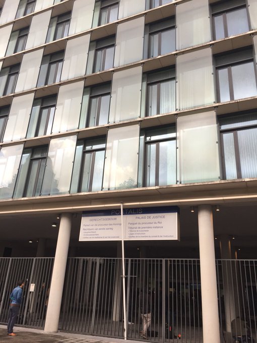 La Fiscalía de Bruselas ha informado de que se han personado a las 9.17 de esta mañana Puigdemont y los exconsellers huidos  DN35-6vXUAID09w