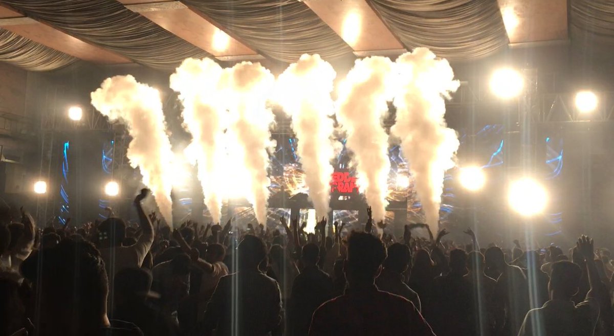 meshavaran's tweet photo. #FiveSixZero2017
•EDM BOOM 
•Last night was off the hook in.
#UmmetOzcan#FeddeLeGrand #Wolfpack #Daddy'sGroove #ChristinaNovelli #IvanNilkon https://t.co/tNuJFc07tH