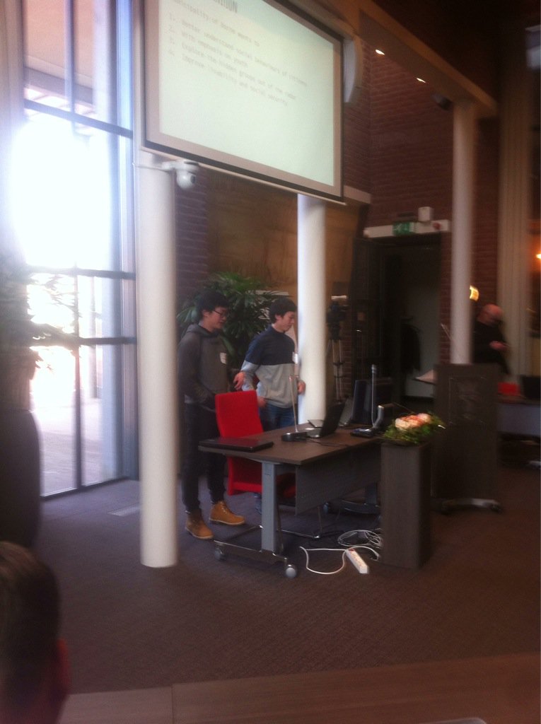 ds_ams's tweet photo. #ophackborne @ds_ams  @gem_borne @povoverijssel after a great first presentation the Chinese cheese eater present11 https://t.co/YQ5N2fU1HJ