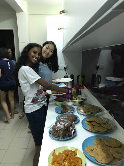 Rosebery_House's tweet photo. After the fireworks, time for food. Yummy!!! https://t.co/BLlgjtKX1M