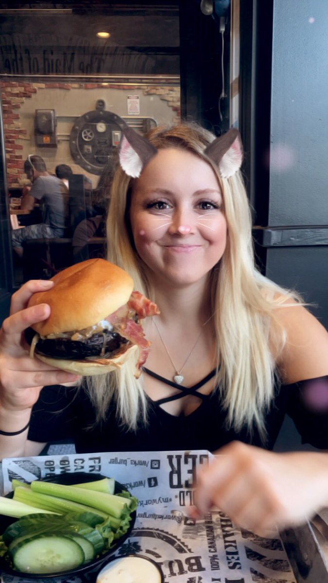 dust_101's tweet photo. Happy 20th birthday beautiful!!! 🎈🎉🎁 @sarahbarone14 https://t.co/V8mf5Qcr2I