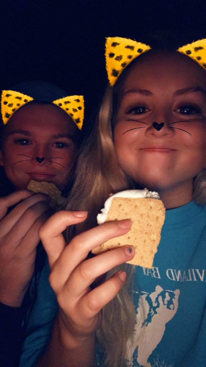 dust_101's tweet photo. Happy 20th birthday beautiful!!! 🎈🎉🎁 @sarahbarone14 https://t.co/V8mf5Qcr2I