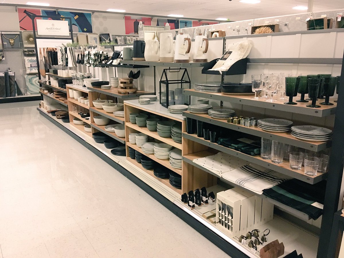 We are ready for the doors to open at Target at Hillside #HearthAndHand <a href="/cparker54/">Chris Parker</a> @cindyniehoff <a href="/LDJones817/">Lindsey Jones</a> <a href="/NoelleEngemann/">Noelle Engemann</a> <a href="/perez_patrick/">Patrick Perez</a>