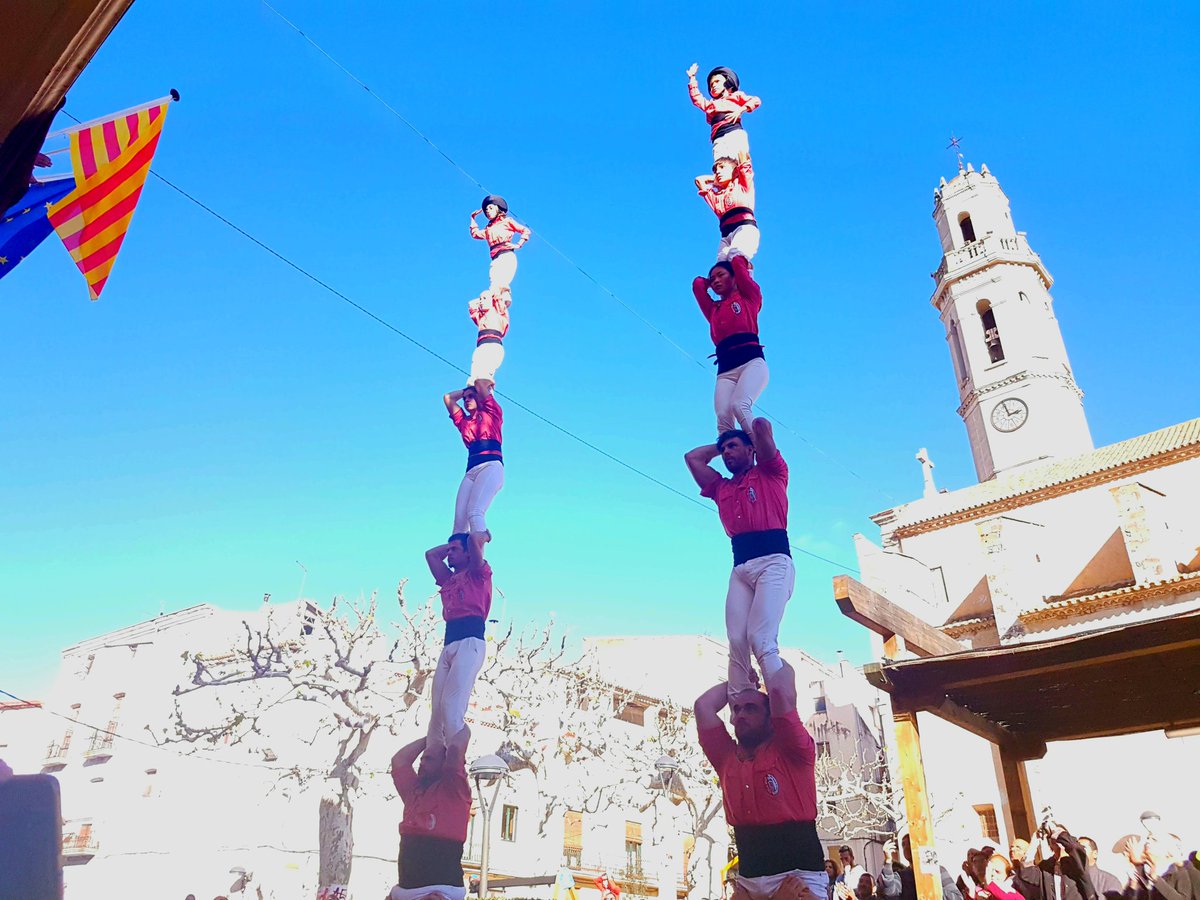 collavella's tweet image. A ronda de pilars, hem descarregat a #Vilarodona  dos pilars de 6 simultanis. 
#castellers