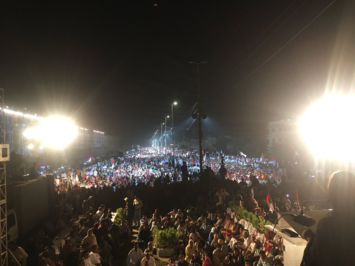 KainatFarooq_'s tweet photo. The mammoth crowd is prove itself that people of Karachi trust only on #MQMPakistan
#FairCensusOurRight https://t.co/UqgnQdpS01