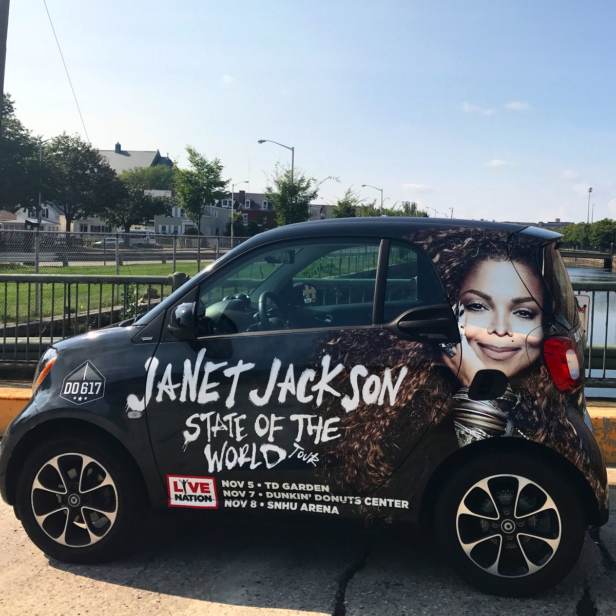 Do617's tweet photo. Welcome to New England, @janetjackson! ❤️ So excited for tonight in Boston, Providence on Tuesday, and Manchester on Wednesday. #janetjackson #stateoftheworldtour #sotw #sotwtour #janfam https://t.co/FamKUVOqPI