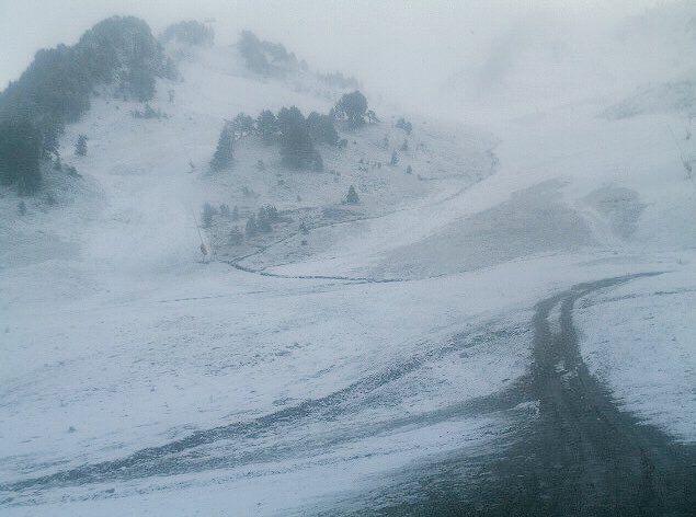 ¡Empieza la fiesta! Nevando en #BaqueiraBeret ¿Preparando el #EspirituBaqueira? #nieve #temporada17_18 #FelizDomingo