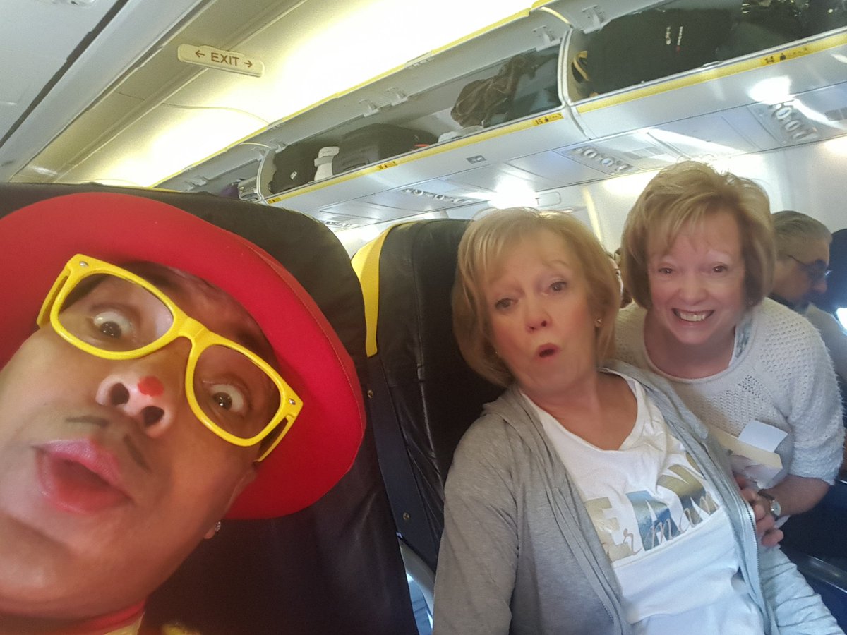 buzman007's tweet photo. #RECORDBREAKINGSUMMEROFFUN unbelievably potters twins   sitting next to me on the plane having a chat about potters Xmas what a small world https://t.co/jOYF4ZuOIw