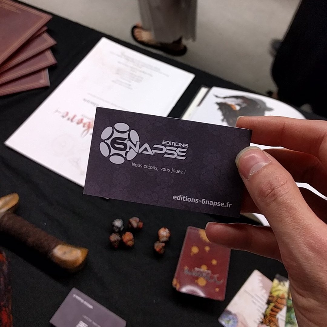 Premier salon avec les cartes de visite. Maintenant il va falloir terminer le site web et rajouter des liens !