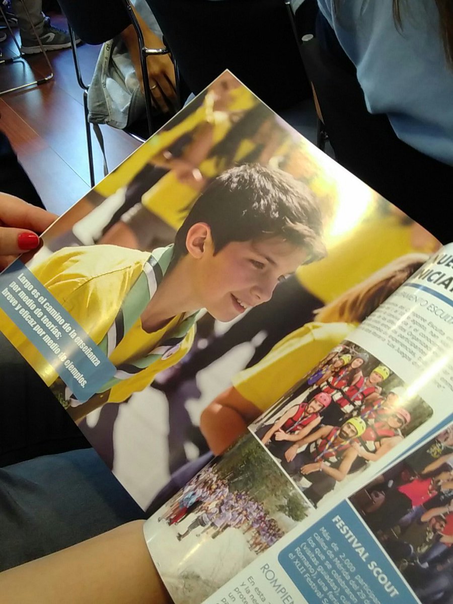 493Azimut's tweet photo. Estamos de #AsambleaScoutRegional y mirad a quién nos hemos encontrado dentro de la memoria de @scout_es 2016 :) https://t.co/SpELt1rBpm