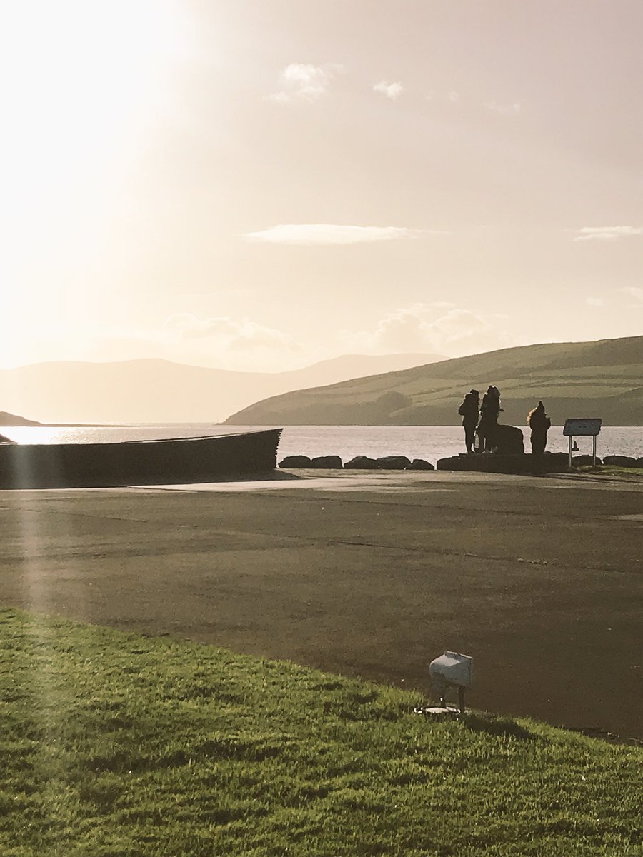 paulallenpr's tweet photo. A typical Sunday morning in #Dingle, @DingleWhiskey @SeeInsideDingle @dinglenews https://t.co/fL0ohtFwbW