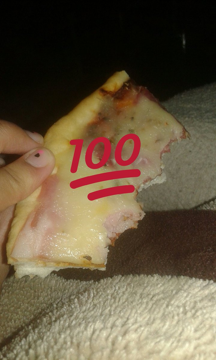 flor_mereles's tweet photo. 🍕 6:50 Am . A cualquier horario podes meterte una porcion. ❤ https://t.co/eVUULsRnwn
