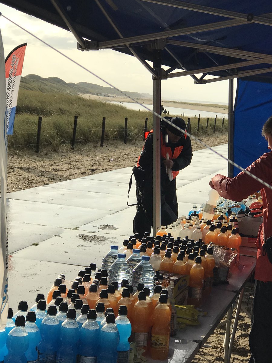 De mannen komen in de buurt van Camperduin