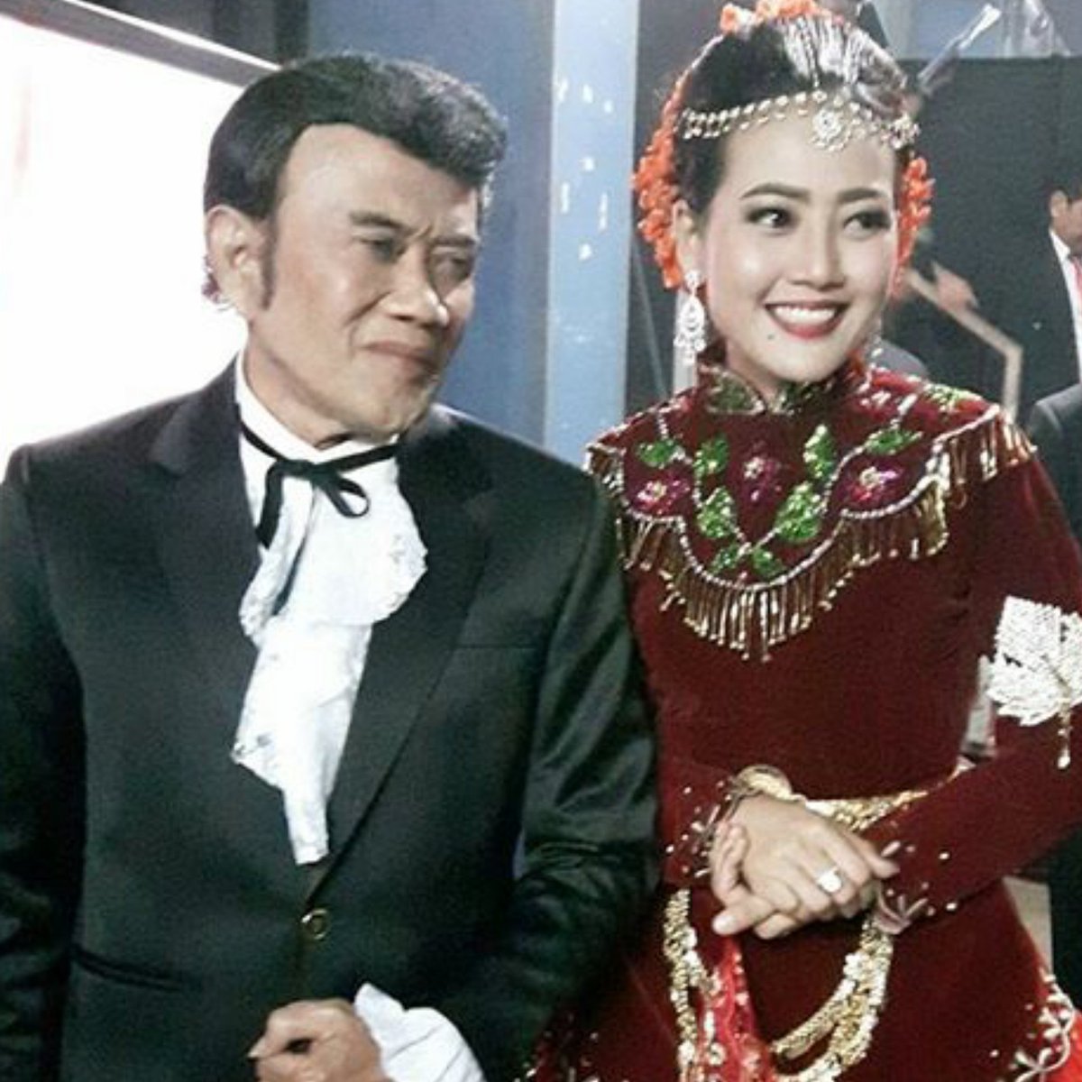 rosalinamusa_'s tweet photo. bareng raja dangdut roma irama.dangdut academy asia 3 #dangdutacademyasia3 #daasia3 #indosiar #romairama https://t.co/ZhEx2Cqxzg