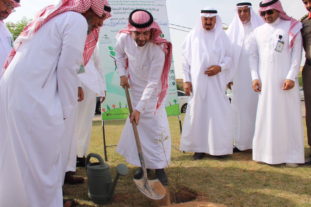 shababnbha1's tweet photo. إنفاذاً لمبادة سمو أمير منطقة #القصيم 
سعادة محافظ #النبهانية يدشن حملة #ارض_القصيم_خضراء اليوم امام مبنى المحافظة https://t.co/gJY1c1Rf5X
